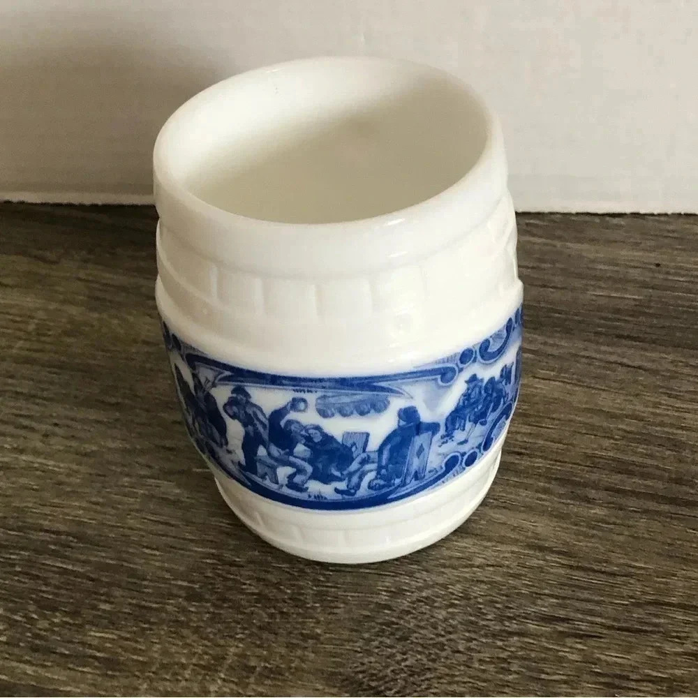 Vtg Milk Glass Barrel  Mug